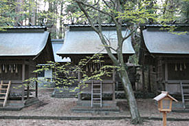 切妻造：辰野町矢彦神社