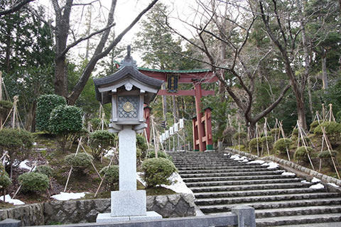 彌彦神社