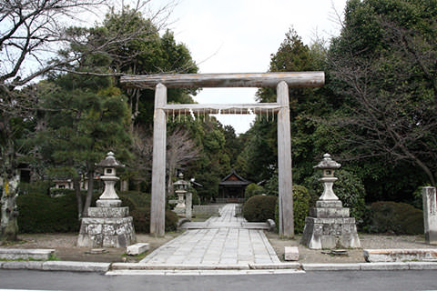 蚕の社 三柱鳥居