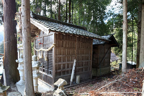 雲根白山社