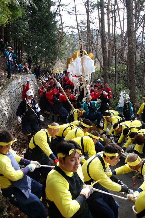 下社御柱山出し