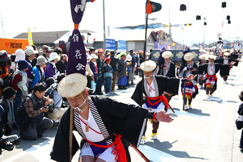 上社御柱里曳き