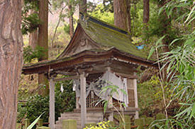 春日造：葛山落合神社諏訪社